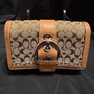 Coach Signature Canvas Soho Buckle Wallet
